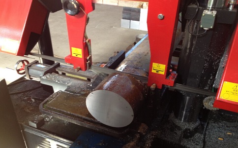 新邵卧式带锯床加工时出现明显振荡如何排查？