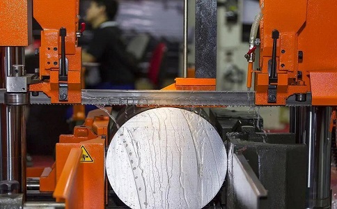 新邵立式金属带锯床切削出现跑带故障解决方法! 新邵立式金属带锯床切削出现跑带故障解决方法!